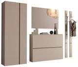 Garderobenset in Beige mit Schrank, Spiegel, Kommode und Wandhaken, seitliche Perspektive