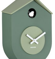 Grüne Wanduhr in Form eines Vogelhauses mit weißem Kuckucksvogel und weißen Zeigern, seitliche Perspektive