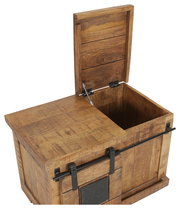 Holzkommode mit offenem Deckel, seitliche Perspektive