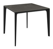 Moderner quadratischer Gartentisch aus dunklem Material, seitliche Perspektive