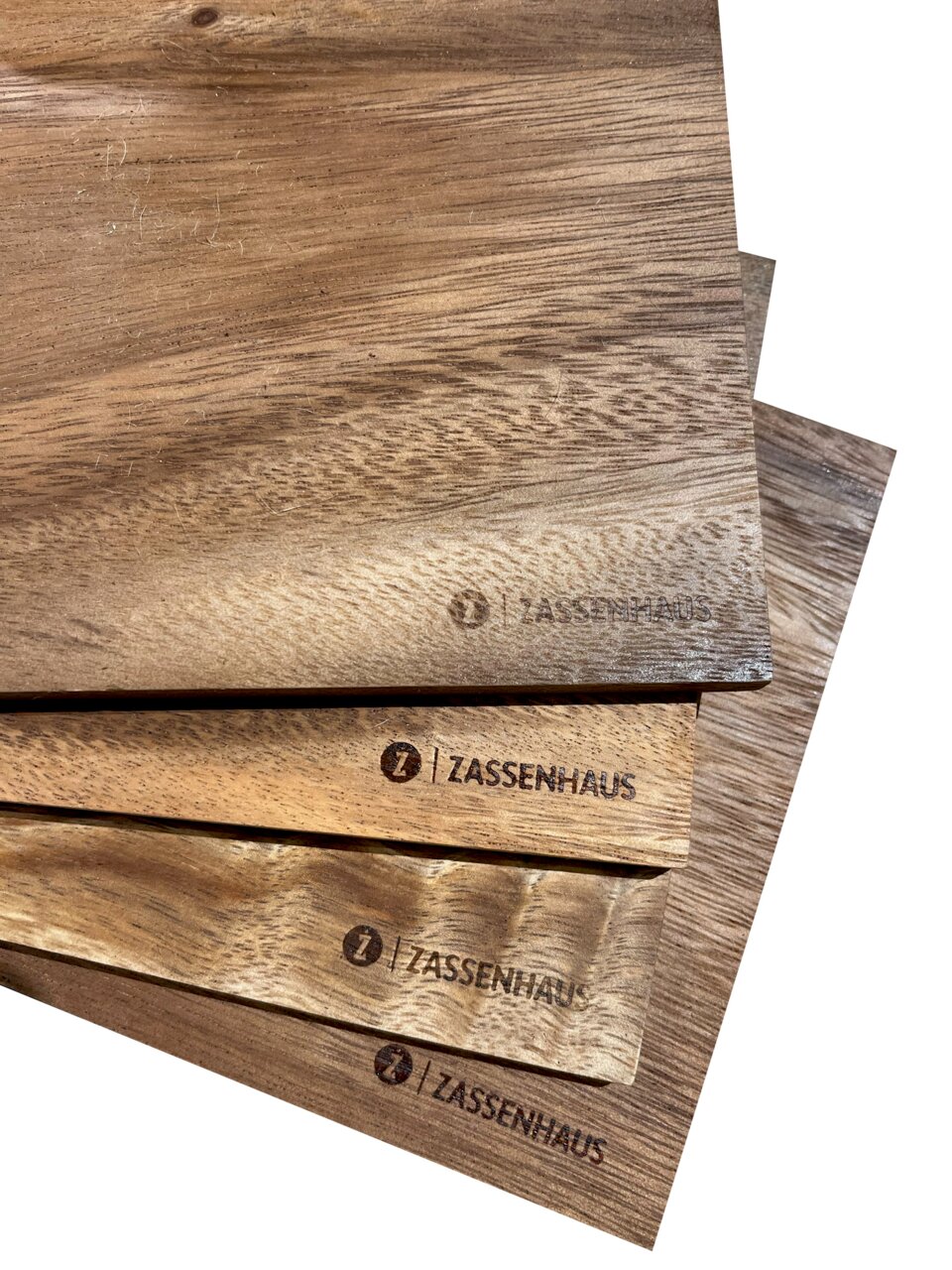 Vier übereinander gestapelte Frühstücksbretter aus Holz mit Zassenhaus-Logo, von oben betrachtet.
