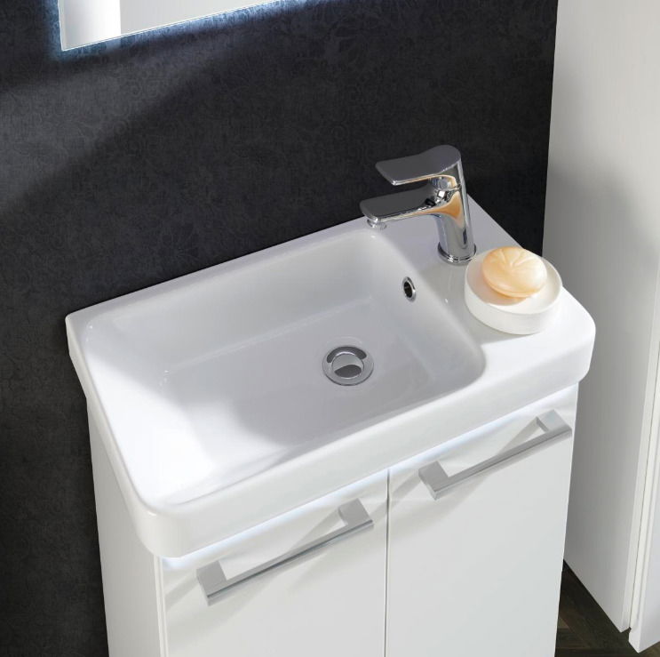 Waschbecken mit Armatur und Seifenschale, Ansicht von oben