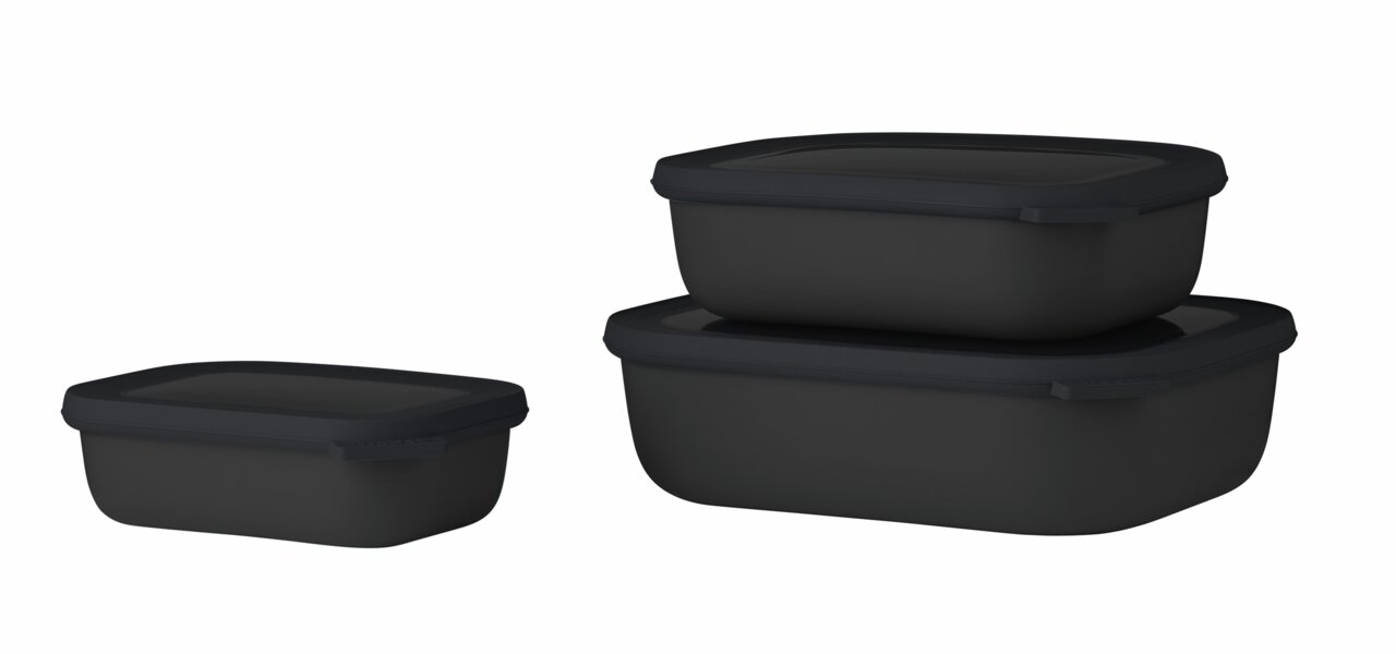 Dreiteiliges Set rechteckiger, schwarzer Aufbewahrungsboxen aus Kunststoff, gestapelt und aus seitlicher Perspektive fotografiert.