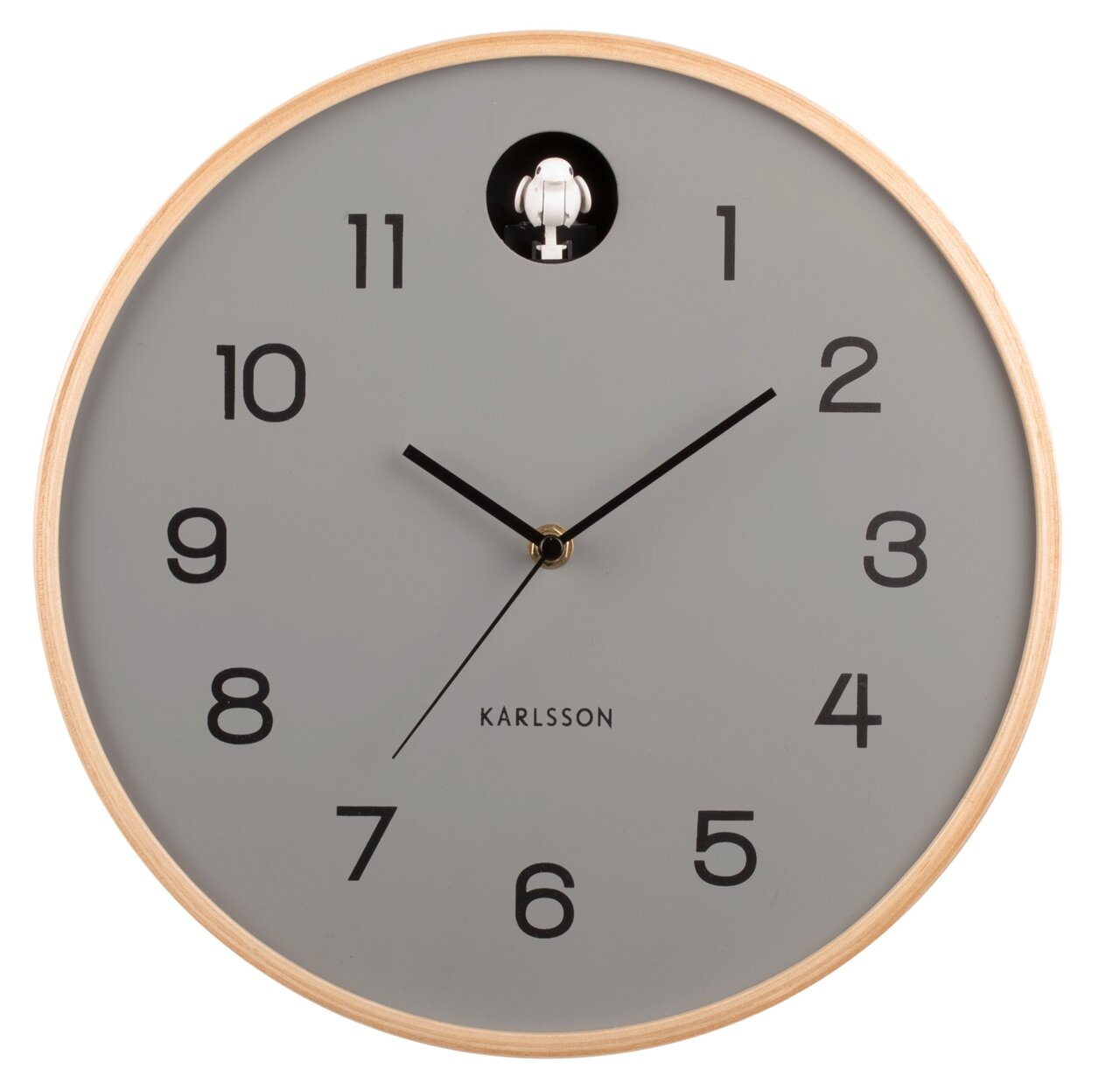 Moderne Wanduhr mit grauem Zifferblatt, schwarzen Zahlen und Zeigern, umgeben von einem hellen Holzrahmen. Die Uhr wird aus einer frontalen Perspektive gezeigt.