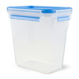 Transparente Kunststoffdose mit blauem Deckel, seitliche Perspektive