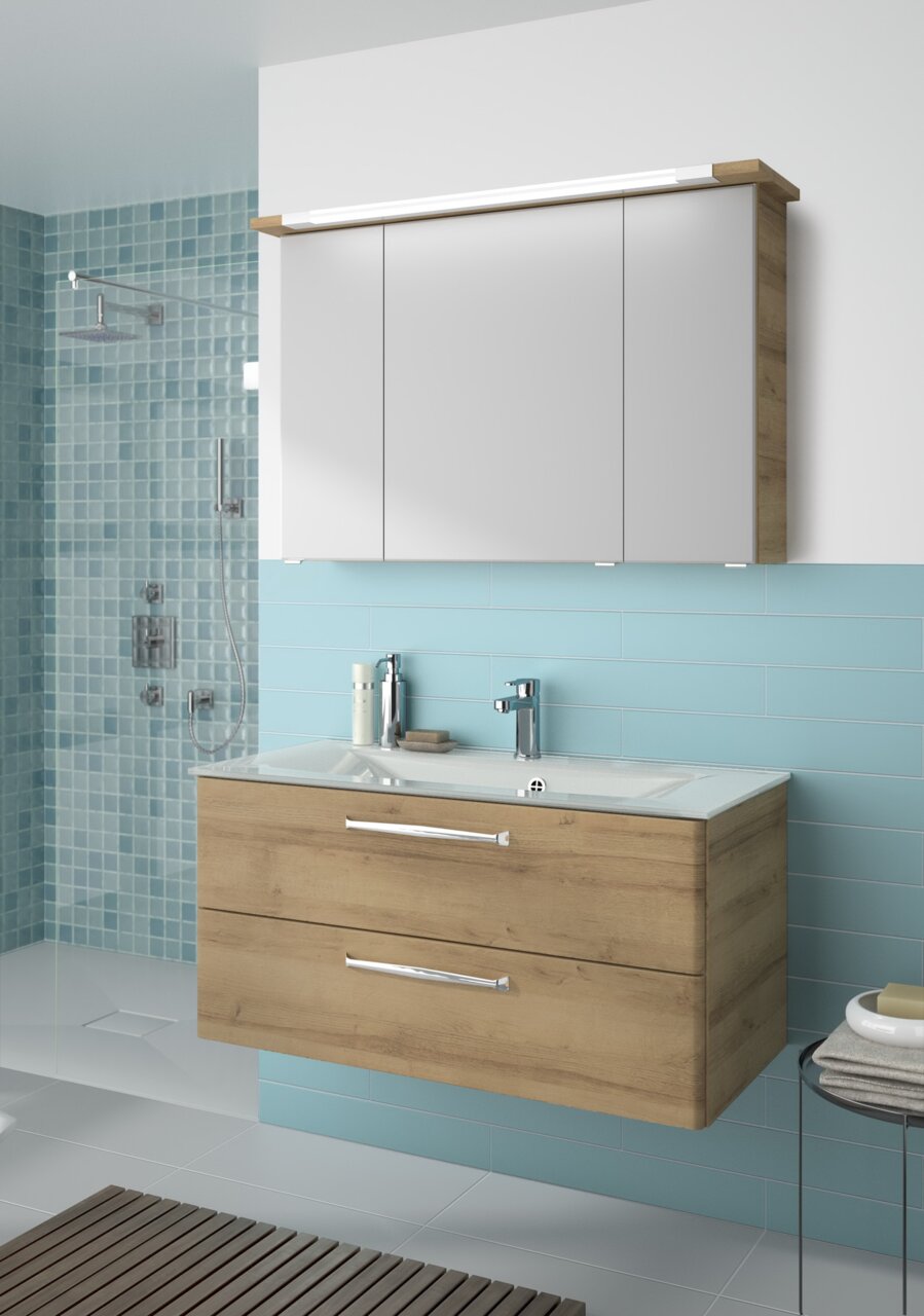 Pelipal Badblock TRENTINO Moderner Badblock mit Holzoptik und Spiegelschrank, seitliche Perspektive