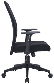 Schwarzer Drehstuhl von der Seite mit Armlehnen und Rollen