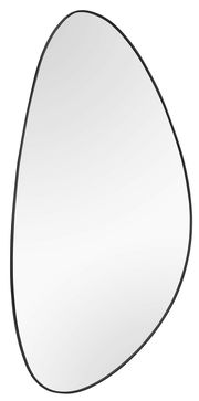 Asymmetrischer Spiegel mit schwarzem Rand, perspektivisch von vorne gezeigt.
