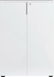 Weißer, niedriger Aktenschrank mit zwei Türen, frontal fotografiert.