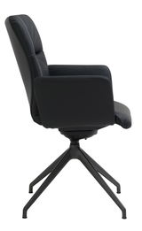 Seitliche Ansicht eines modernen schwarzen Armlehnstuhls mit drehbarem Metallgestell.