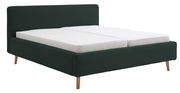 Polsterbettgestell in dunkelgrünem Stoff mit Holzfüßen, seitliche Perspektive