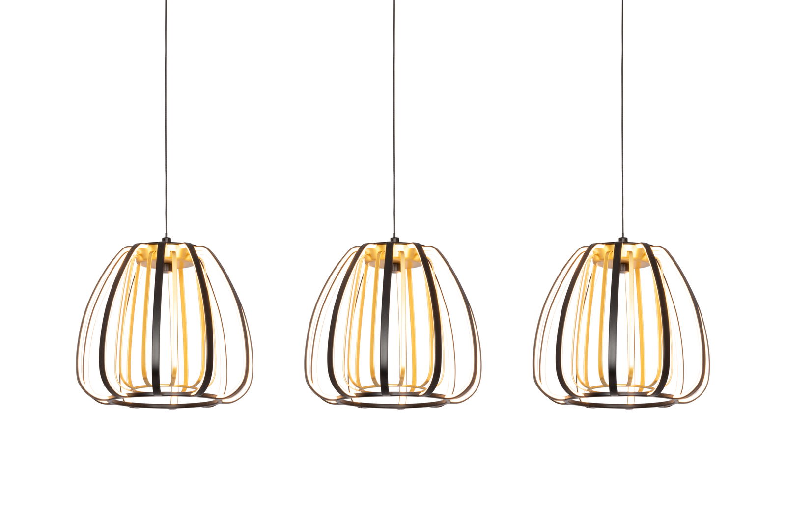Drei moderne LED-Hängeleuchten mit schwarzem und goldenem Gitterdesign, frontal betrachtet.