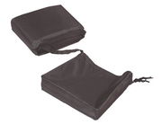 Schwarze Schutzhülle für Schirme, flach zusammengelegt und geöffnet, aus der Vogelperspektive.