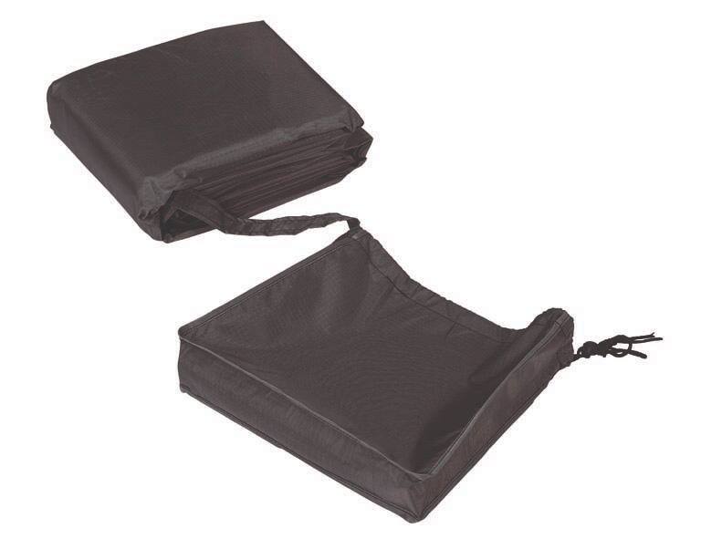 Schwarze Schutzhülle für Schirme, flach zusammengelegt und geöffnet, aus der Vogelperspektive.