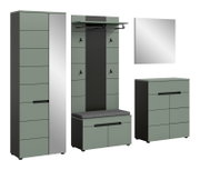 Modernes Garderoben-Set in Salbeigrün und Anthrazit mit Hochschrank, Garderobenpaneel mit Ablage und Haken, Schuhbank mit Sitzpolster, Kommode und Wandspiegel; Ansicht schräg von vorne auf weißem Hintergrund.