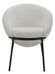 Moderner, cremefarbener Stuhl mit runder Rückenlehne und schwarzen Metallbeinen, Frontalansicht.