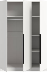 Weißer Kleiderschrank mit geöffneten Türen, links Kleiderstange und Ablage, rechts mehrere Regalböden, Frontansicht leicht schräg von vorn