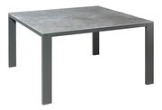 Moderner quadratischer Esstisch mit grauer Steinoptik-Tischplatte und stabilen Metallbeinen, seitliche Perspektive