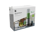Verpackung des WMF KÜCHENminis Smoothie-to-go Mixers, Vorderansicht mit abgebildetem Gerät und Zutaten.