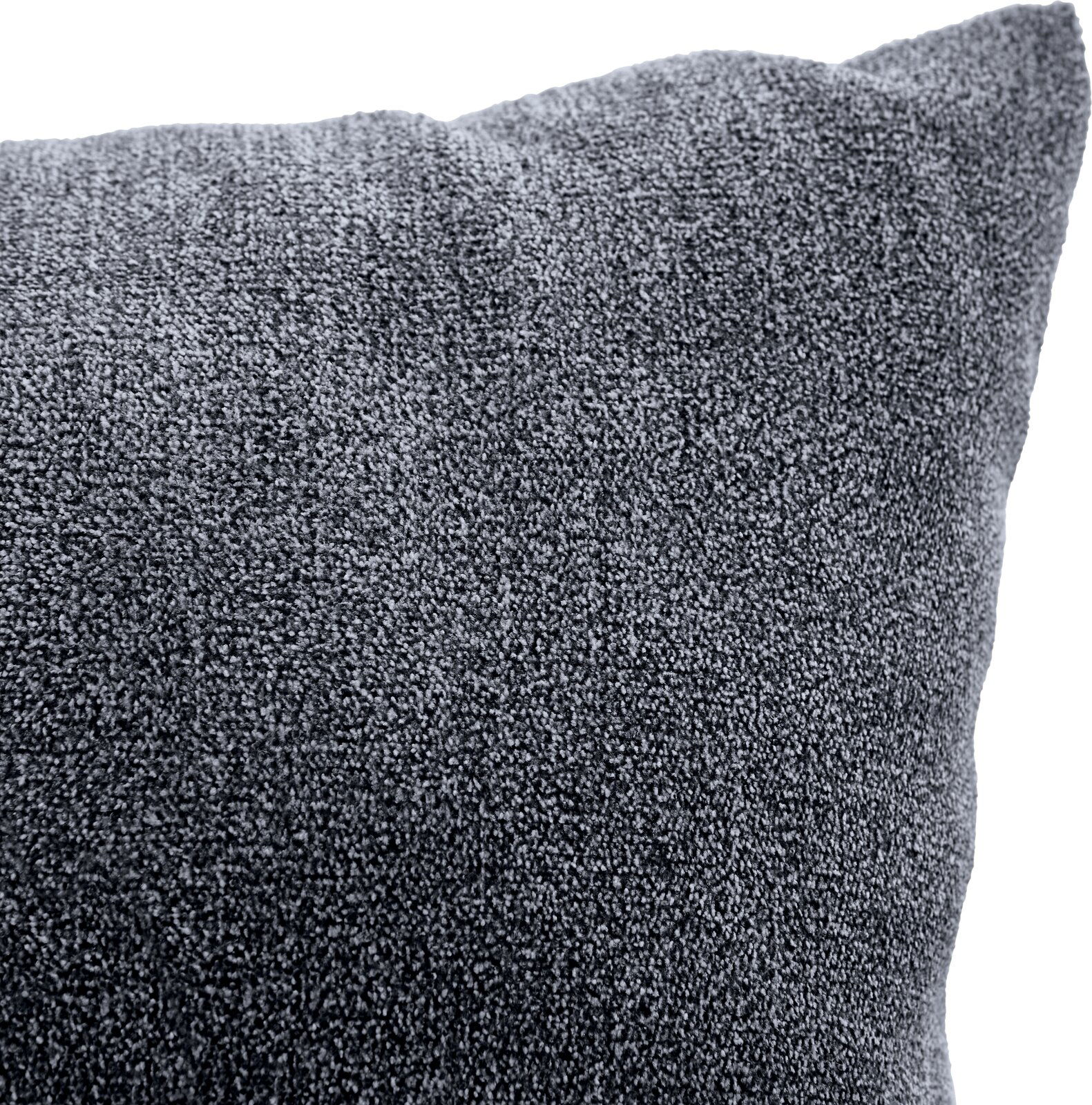 Nahaufnahme eines grauen Kissens mit weicher Textur, perspektivisch von der Seite aufgenommen.