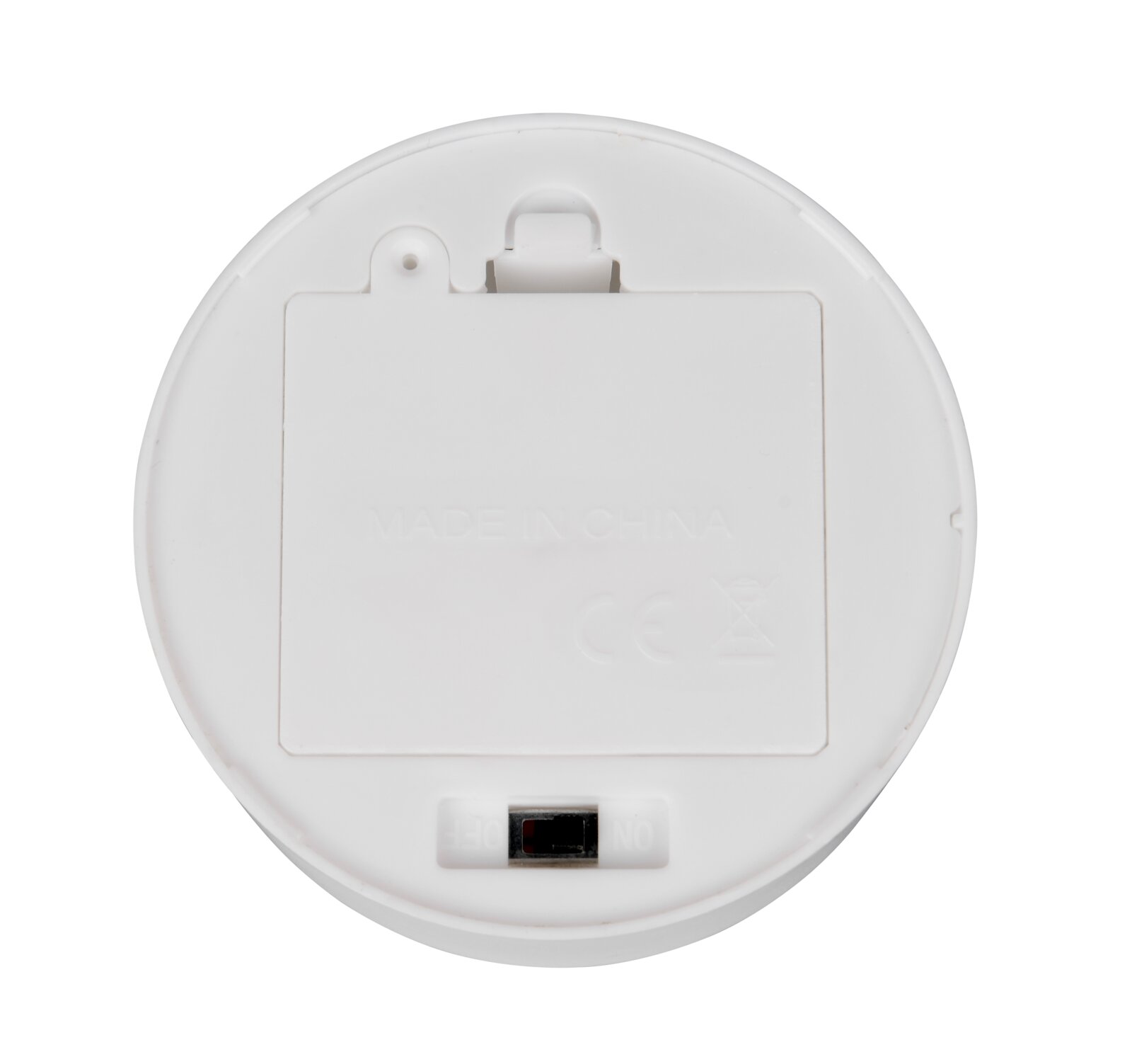 Ronde witte kunststof LED-theelicht-/kaarsenhouder met batterijvak en aan/uit-schakelaar, achteraanzicht van onderaf op een witte achtergrond