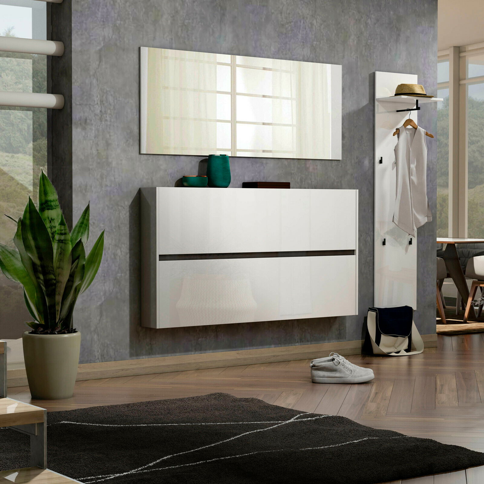 XORA XL-Spiegel IDEA Moderner XL-Spiegel in einem stilvollen Raum, an der Wand über einem weißen Schrank montiert, mit seitlicher Perspektive.