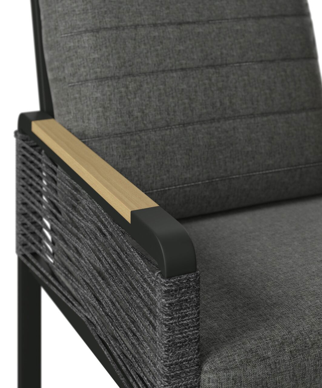 Nahaufnahme eines Gartenstuhls mit grauem Stoffbezug und Armlehne aus Holz und Metall, seitliche Perspektive.