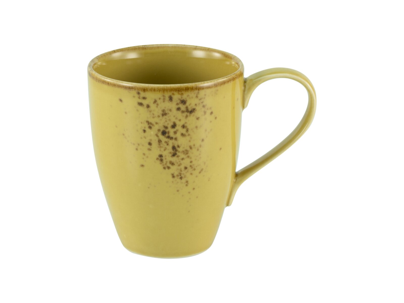 Gelbe, gesprenkelte Keramik-Kaffeetasse mit Henkel, freigestellt auf weißem Hintergrund, in Frontansicht mit leicht erhöhter Perspektive