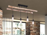 Deckenleuchte mit rustikalem Holzdesign und vier hängenden Glühbirnen, seitliche Perspektive