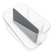 Transparenter Haarwerkzeug-Organizer aus Kunststoff mit mehreren Fächern, schräg von oben fotografiert.