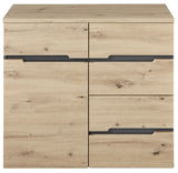 Frontale Ansicht einer modernen Kommode aus hellem Holz mit mehreren Schubladen und minimalistischen Griffen.