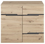 Frontale Ansicht einer modernen Kommode aus hellem Holz mit mehreren Schubladen und minimalistischen Griffen.