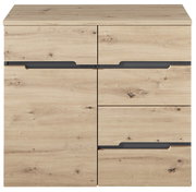 Frontale Ansicht einer modernen Kommode aus hellem Holz mit mehreren Schubladen und minimalistischen Griffen.