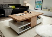 Moderner Couchtisch aus Holz und Weiß mit Ablagefächern, seitliche Perspektive