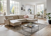 Beige Polsterrundecke in einem modernen Wohnzimmer, seitliche Perspektive, mit großen Fenstern und stilvoller Dekoration.