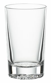 Klares Softdrinkglas aus der Seitenperspektive, ideal für erfrischende Getränke.