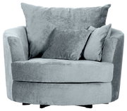 Gemütlicher, runder Sessel in hellgrauem Stoff mit zwei passenden Kissen, Frontalansicht.