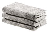 Dreiteiliges Gästetuchset in Grau, gestapelt in seitlicher Perspektive