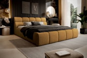Modernes Polsterbettgestell in einem stilvollen Schlafzimmer, seitliche Perspektive