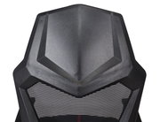Achterkant van een gamingstoel met een futuristisch ontwerp en een rugleuning van gaas.
