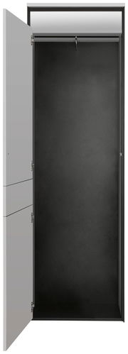 Offener Garderobenschrank mit einer Tür, Innenansicht von vorne