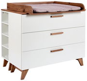 Wickelkommode mit drei Schubladen, seitlichen Regalfächern und Wickelauflage, Perspektive von vorne links