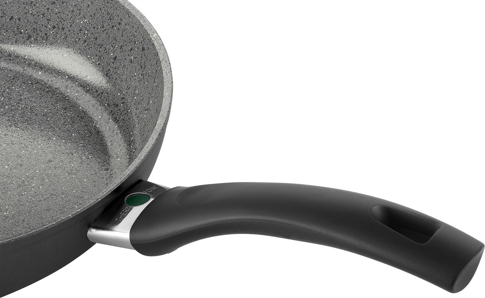 Nahaufnahme einer Bratpfanne mit 28 cm Durchmesser, graue Antihaftbeschichtung und schwarzem Griff, seitliche Perspektive