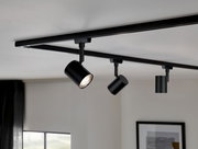 Schwarzer Schienenspot Limba an der Decke montiert, seitliche Perspektive