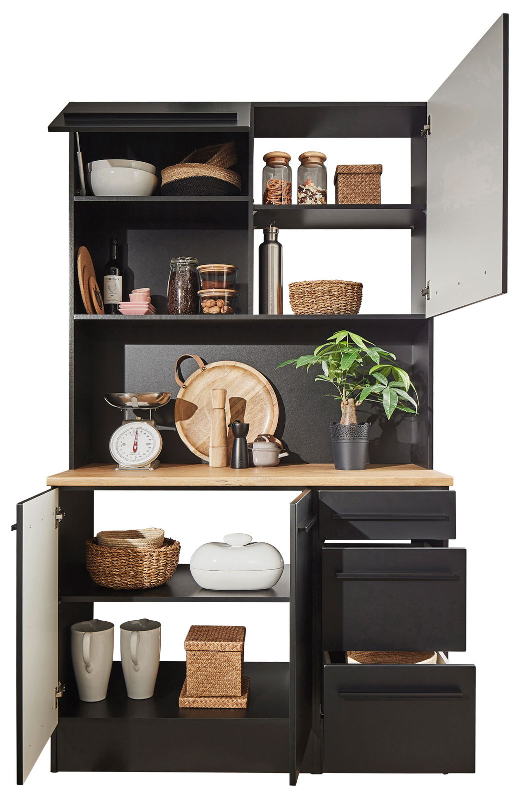Buffet-Schrank in schwarzem Design mit offenen und geschlossenen Fächern, gefüllt mit Küchenutensilien und Dekorationen, aus frontaler Perspektive.