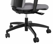 Seitenansicht eines grauen Drehstuhls mit schwarzem Gestell und Rollen