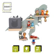 Frontansicht eines Boarti Wandregals für Toniebox in Tierform (Bär) in Grau mit mehreren Holzablagen; links steht eine graue Toniebox, auf den Regalböden sind Tonie-Figuren platziert, weißer Hintergrund.