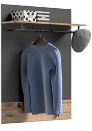 Garderobenpaneel mit Holzregal, Kleiderstange und Haken, frontal betrachtet