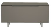 Frontansicht eines modernen, grauen TV-Lowboards der Serie BORMIO mit schlichtem Design und Metallgriff.
