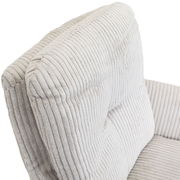 Nahaufnahme eines Armlehnstuhls mit geripptem Stoffbezug in hellem Grau, Ansicht von oben.